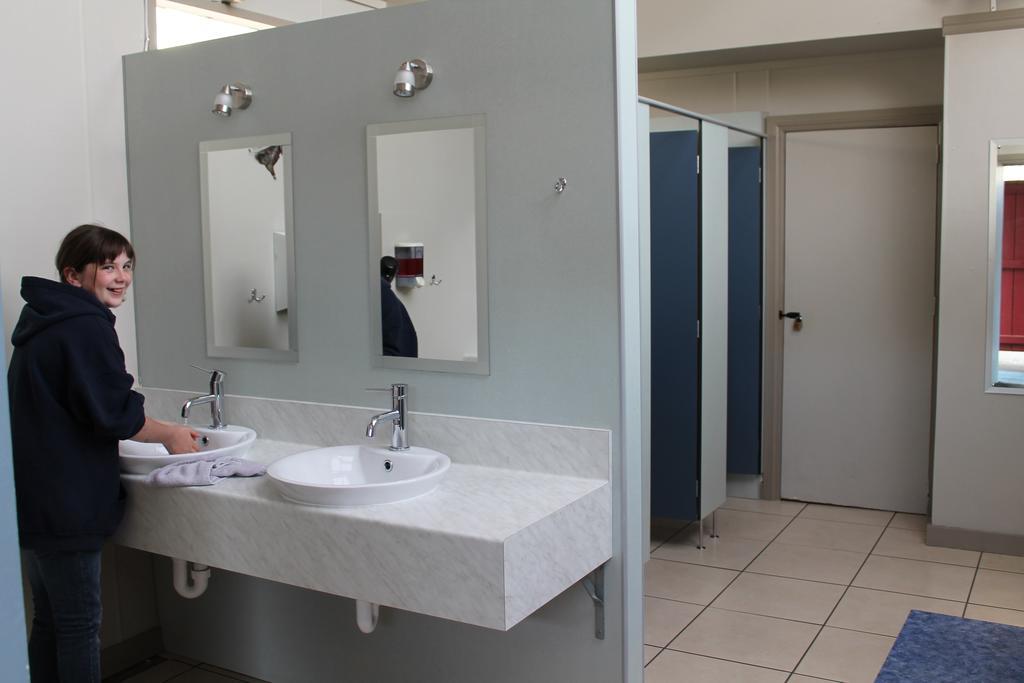 Christchurch Kiwi Holiday Park & Motels Стая снимка