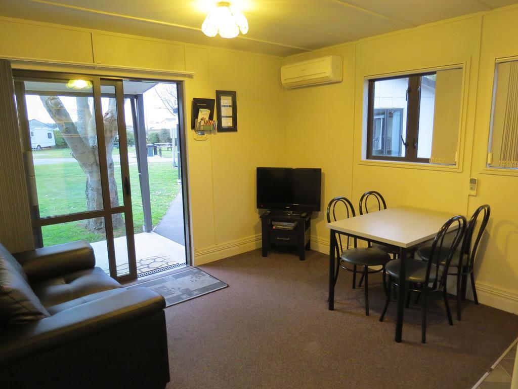 Christchurch Kiwi Holiday Park & Motels Стая снимка